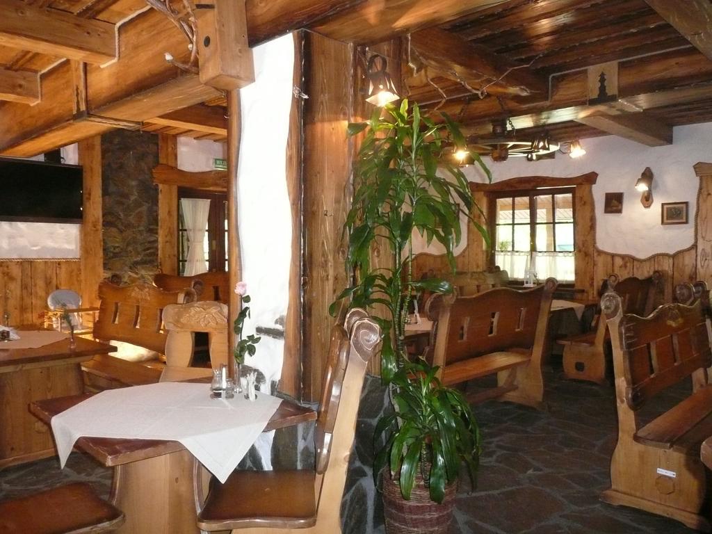 Karczma Parchatka Exterior photo